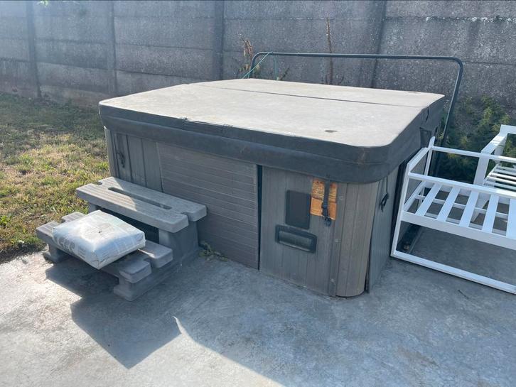 Jacuzzi met werk aan, Tuin en Terras, Bubbelbaden en Hottubs, Gebruikt, Vast, Afdekzeil, Filter, Pomp, Trap, Ophalen