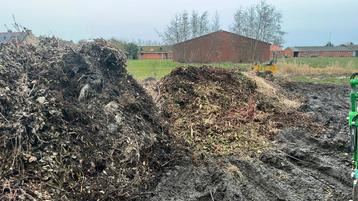 Fijn organisch materiaal,  beschikbaar voor biedingen