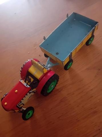 KDN tractor ( wind up toy ) retro speelgoed 