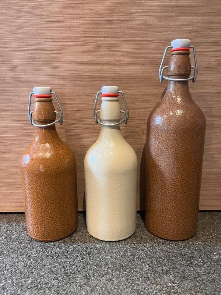Stenen beugelkruiken van 0,75cl + 0,50cl + 0,50cl, Antiek en Kunst, Antiek | Keramiek en Aardewerk, Ophalen