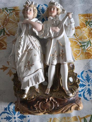 Antiek porseleinen koppeltje beschikbaar voor biedingen