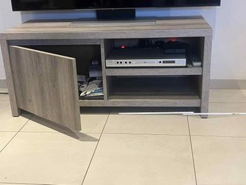 tv-kast beschikbaar voor biedingen