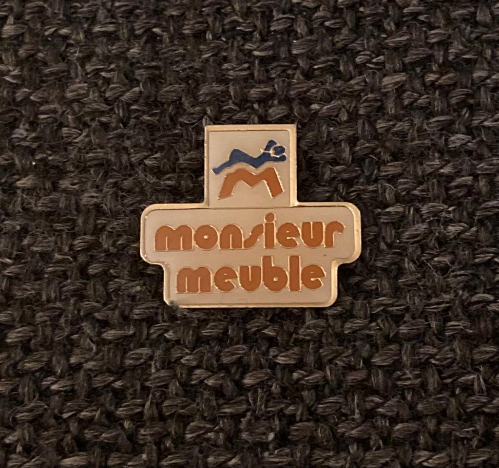 PIN - MONSIEUR MEUBLE, Envoi, Utilisé, Autres sujets/thèmes, Insigne ou Pin's