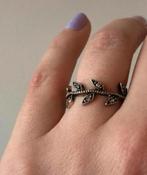 Ring met blaadjes, Handtassen en Accessoires, Ringen, Ophalen, IJzer of Staal, Zo goed als nieuw, Dame