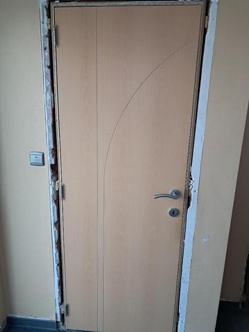 Fineer binnendeur 73 x 201.5 beschikbaar voor biedingen