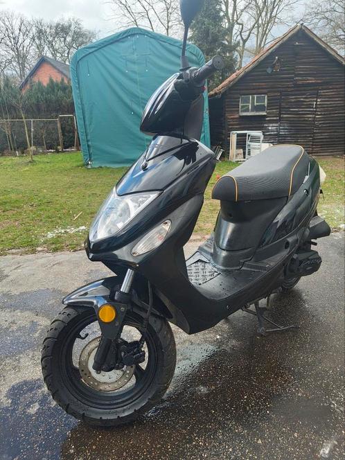 B-klasse 4 takt, Razzo strike 400€VAST, Fietsen en Brommers, Scooters | Yamaha, Zo goed als nieuw, Ophalen