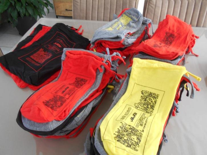 JN JOY ...petits sac en tissus a vendre a 0,25cent/pièce, Hobby & Loisirs créatifs, Tissus & Chiffons, Comme neuf, Autres matériaux