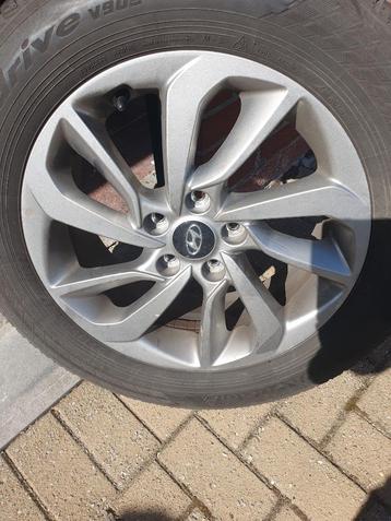 Bandenset met velgen Tucson te koop beschikbaar voor biedingen