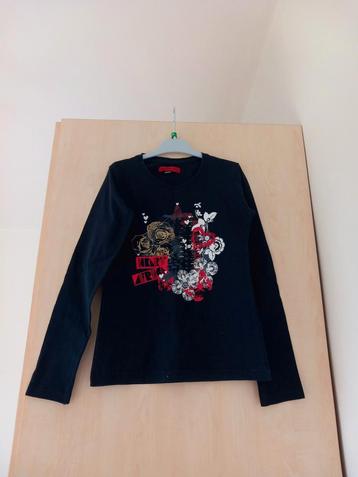 Zwarte longsleeve maat 134/140 met print, als nieuw beschikbaar voor biedingen