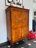 Authentieke wandkast met inleg motieven in fineer., Antiek en Kunst, Antiek | Meubels | Kasten, Ophalen