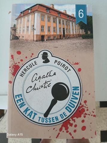 Één kat tussen de duiven. beschikbaar voor biedingen