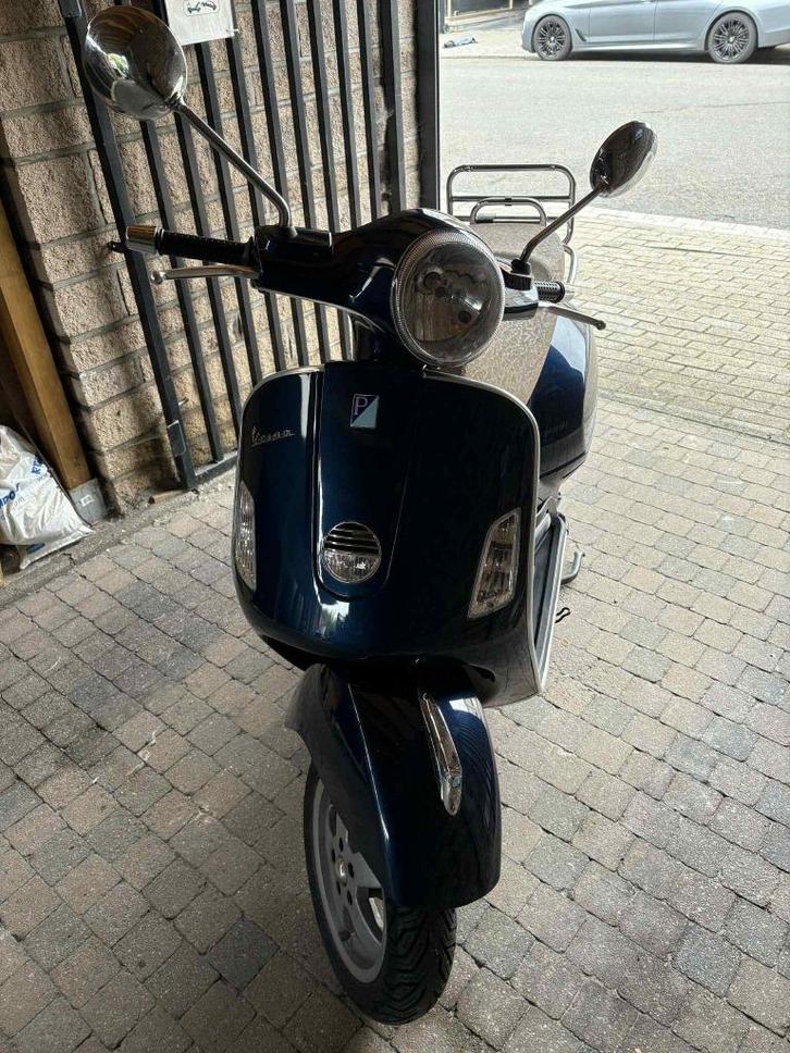 Vespa GTS 250 (250ie), Fietsen en Brommers, Scooters | Vespa, Zo goed als nieuw, Overige modellen, Benzine, Ophalen