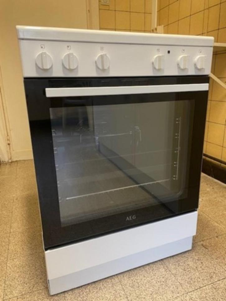 Electrisch kookfornuis, Elektronische apparatuur, Fornuizen, Zo goed als nieuw, Vrijstaand, Keramisch, 4 kookzones, 85 tot 90 cm