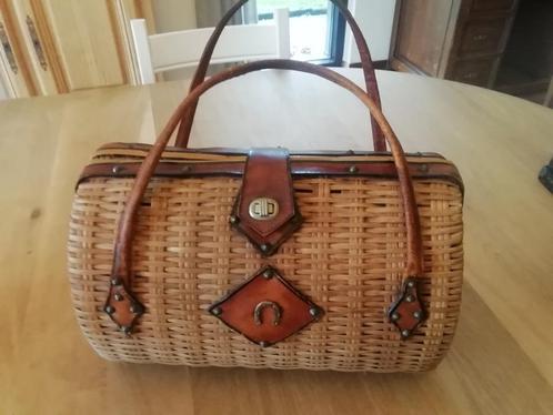 Vintage rieten handtas, Handtassen en Accessoires, Tassen | Damestassen, Gebruikt, Handtas, Bruin, Ophalen of Verzenden