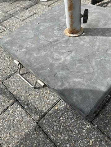 Parasolvoet zwaar met wielen beschikbaar voor biedingen