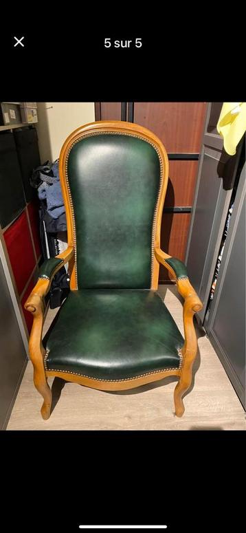 Chaise avec accoudoir en cuir avec dossier haut beschikbaar voor biedingen