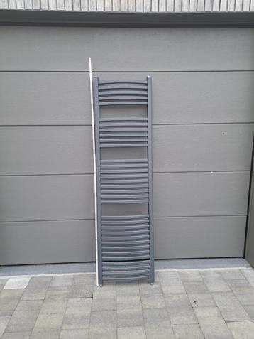 Vipera Kanza handdoekradiator antracietkleur beschikbaar voor biedingen