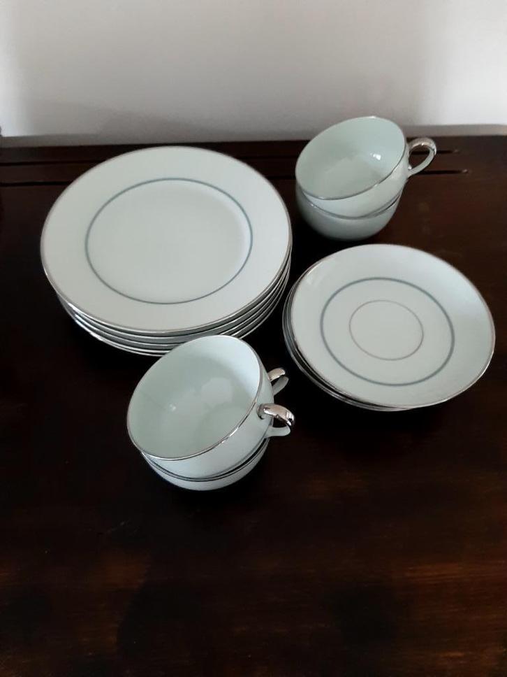 Wit koffieservies met zilveren rand, Huis en Inrichting, Keuken | Servies, Ophalen of Verzenden