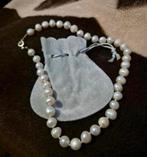 Vintage echte parelketting met zilverkleurige slot, Handtassen en Accessoires, Antieke sieraden, Ophalen of Verzenden