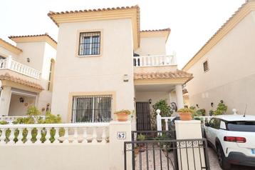 Villa in Orihuela Costa, Playa Flamenca Norte beschikbaar voor biedingen