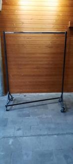 groot gehamerd metalen kleding rek, op wielen, Ophalen, Met wielen, Zo goed als nieuw