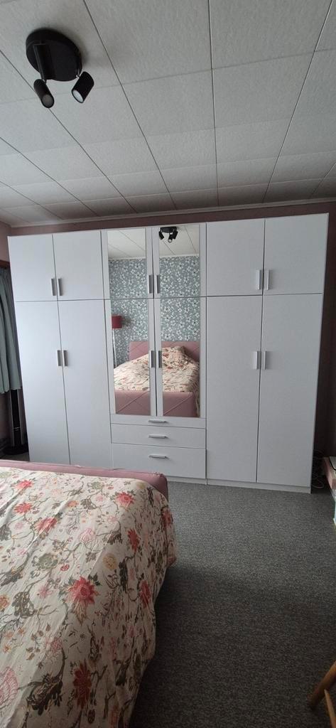 Zeer grote ruime kleerkast, Immo, Appartements & Studios à louer