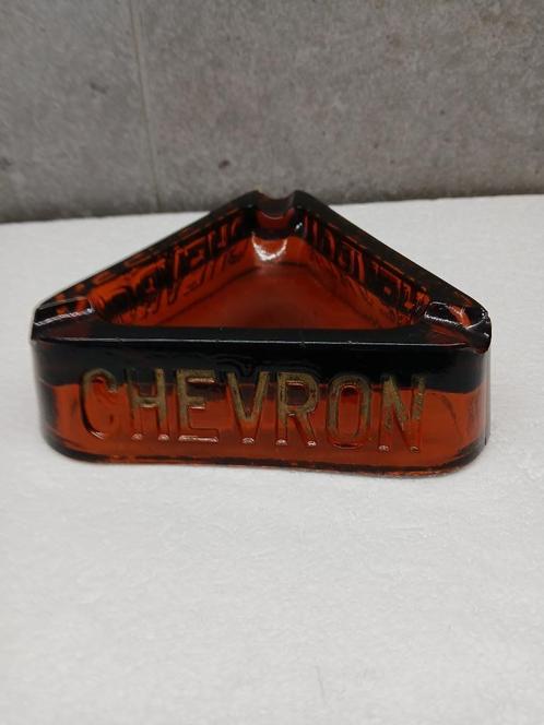 Zeer oude CHEVRON glazen asbak uit de bronnen van Chevron, Verzamelen, Rookartikelen, Aanstekers en Luciferdoosjes, Zo goed als nieuw