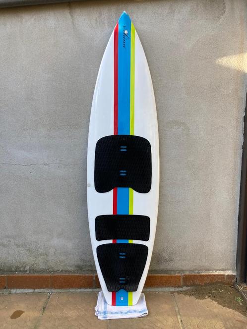 Shinn 'The Duke' 6.0 kitesurf wave board, Watersport en Boten, Kitesurfen, Zo goed als nieuw, Kiteboard, Directional, Ophalen