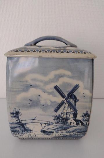 Blikken doos beschikbaar voor biedingen