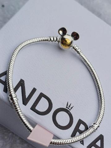 Bracelet pandora mickey de disneyland disponible aux enchères