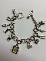 Magnifique bracelet à breloques Burberry, Bijoux, Sacs & Beauté, Acier, Enlèvement, Utilisé, Avec bracelets à breloques ou perles