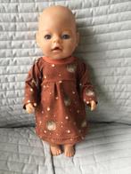 258. Babyborn:Nieuwbruin tricot jurkje met beertjes, Kinderen en Baby's, Speelgoed | Poppen, Ophalen of Verzenden, Nieuw, Babypop