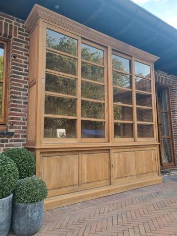 Eiken buffetkast/vitrinekast GRATIS LEVERING  beschikbaar voor biedingen