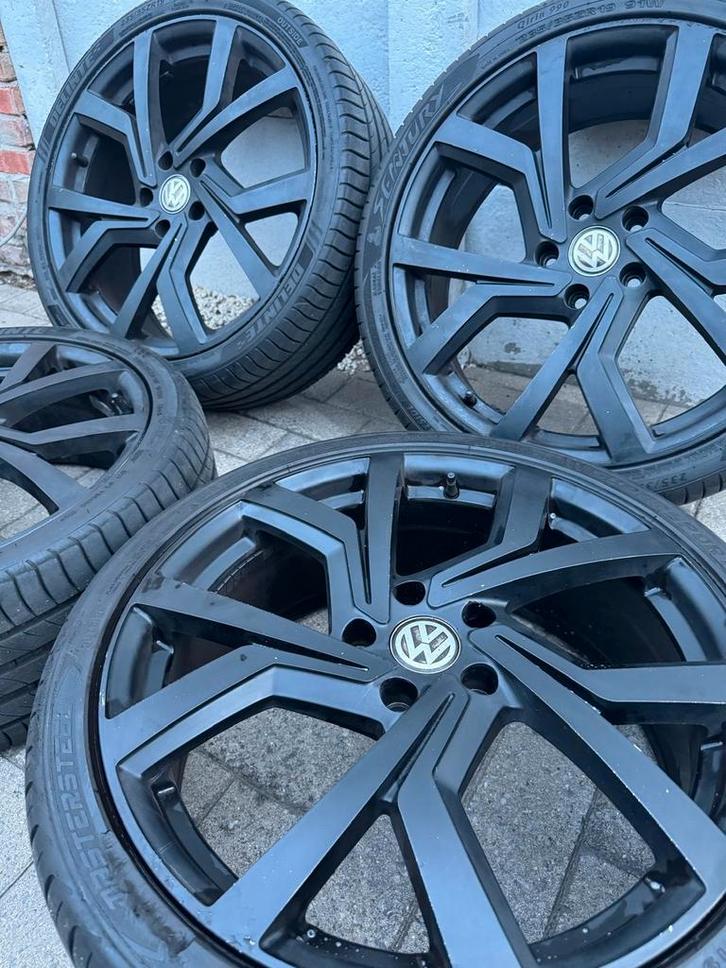 19"GOLF/Gti/Gte/Gtd velgen/jantes

235/35/19
5x112
7,5j
et 4, Auto-onderdelen, Banden en Velgen, Velg(en), Ophalen