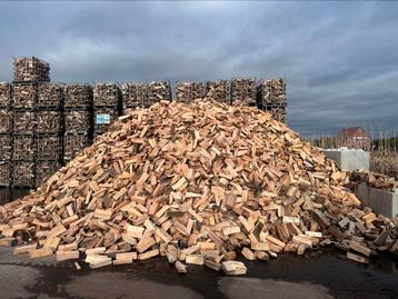 Halfdroog brandhout beschikbaar voor biedingen
