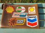 Lederen tas bestickerd met retro stickers, Ophalen