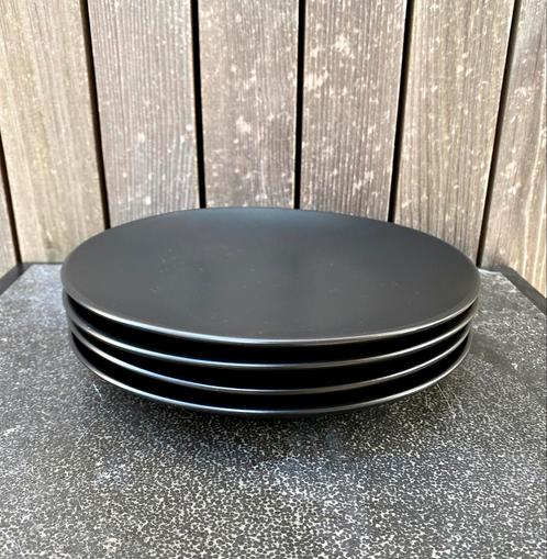 Set van 4 borden, strak en stijlvol, Huis en Inrichting, Keuken | Servies, Zo goed als nieuw, Bord(en), Ophalen of Verzenden