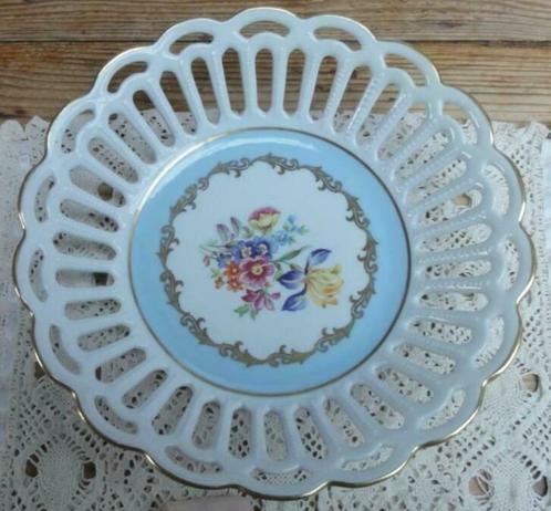Antieke opengewerkte porseleinen schaal, bloemen, Martinroda, Antiek en Kunst, Antiek | Servies los, Ophalen of Verzenden