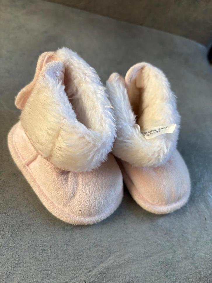 h&m 14/15, Kinderen en Baby's, Babykleding | Schoentjes en Sokjes, Zo goed als nieuw, Meisje, Slofjes, Ophalen of Verzenden