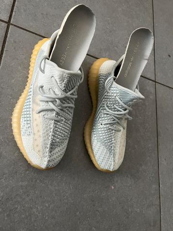 adidas Yeezy Boost 350 V2. 40 beschikbaar voor biedingen
