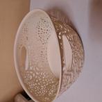 Plastic mandje., Ophalen