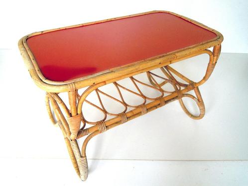 Vintage rotan tafel met rood blad, Antiek en Kunst, Kunst | Designobjecten, Ophalen