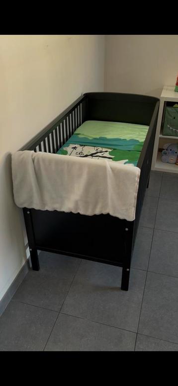 Babybed + matras beschikbaar voor biedingen