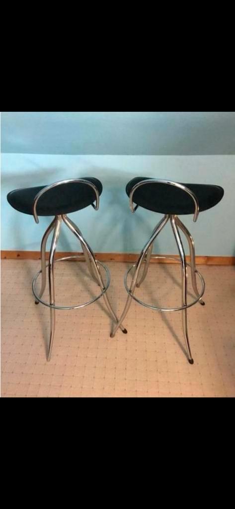 Très jolie paire de tabourets arrben/italy, Maison & Meubles, Tabourets de bar, Utilisé, Cuir, Métal, Avec repose-pieds, Enlèvement