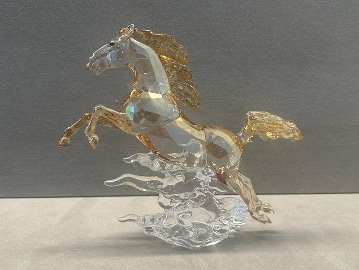 Swarovski Asian Symbols Springend Paard, Verzamelen, Swarovski, Nieuw, Figuurtje, Ophalen of Verzenden