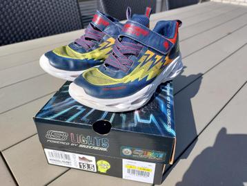 Chaussures de sport Skechers pour garçon taille 31 avec lumi disponible aux enchères