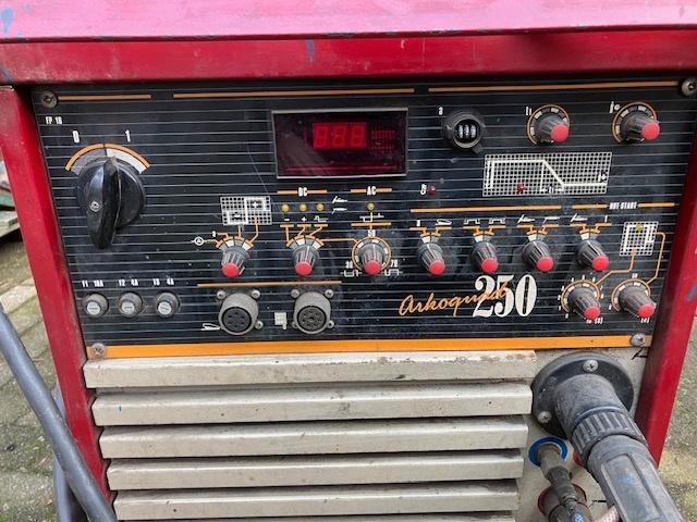 machine à souder TIG, Bricolage & Construction, Outillage | Soudeuses, Utilisé, Tig, 250 ampères, Enlèvement