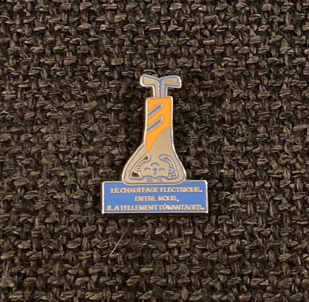 PIN - LE CHAUFFAGE ELECTRIQUE, Envoi, Utilisé, Autres sujets/thèmes, Insigne ou Pin's