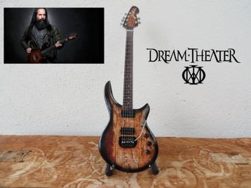 GITAAR (DREAM THEATER) MUSIC MAN JOHN PETRUCCI MAJESTY beschikbaar voor biedingen