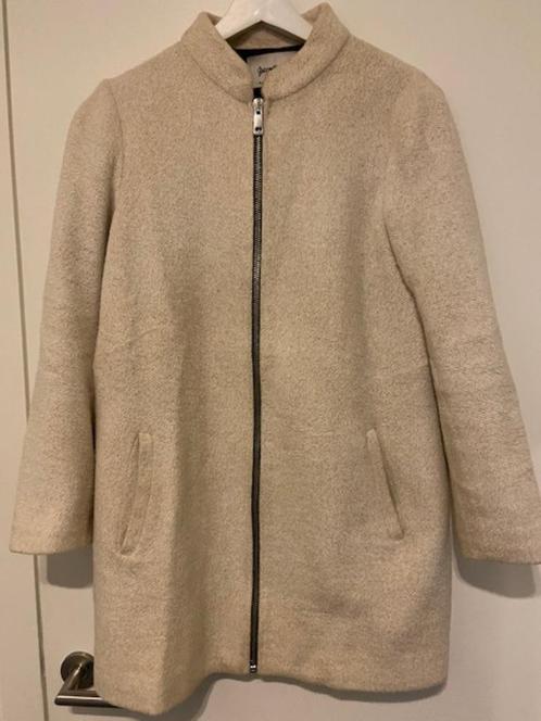 beige halflange jas Stradivarius M, Kleding | Dames, Jassen | Winter, Gedragen, Maat 38/40 (M), Beige, Ophalen of Verzenden